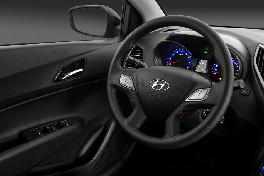 Интерьер Hyundai HB20 Spicy 1.6 Automatic 2015 года  (фото 22 из 29)